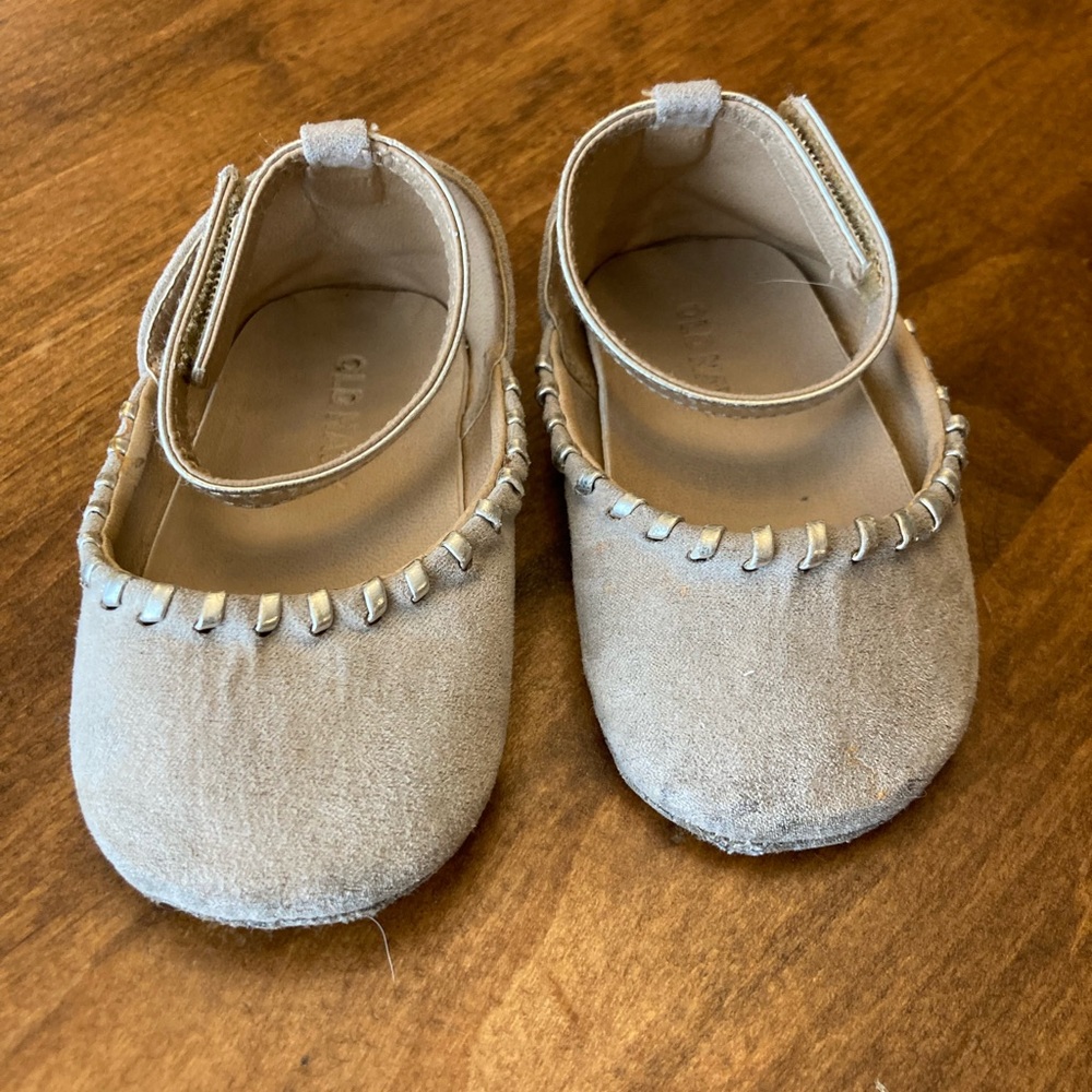 Moccasin baby flats